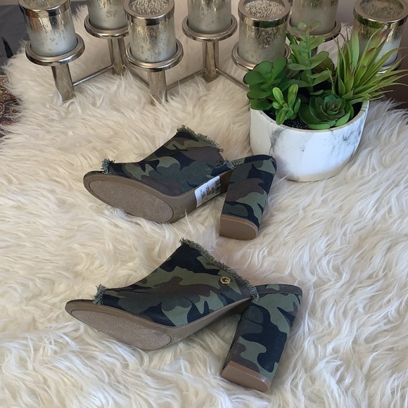 G By Guess Women’s Camouflage Peep Toe Mules Canvas Sandals Size 8.5 - Picture 3 of 11